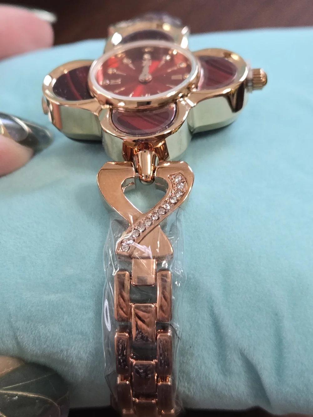 NIB Womens Qwatch Pro Clover Smart Watch. Bluetooth, HR Monitor, Sleep Tracker.
